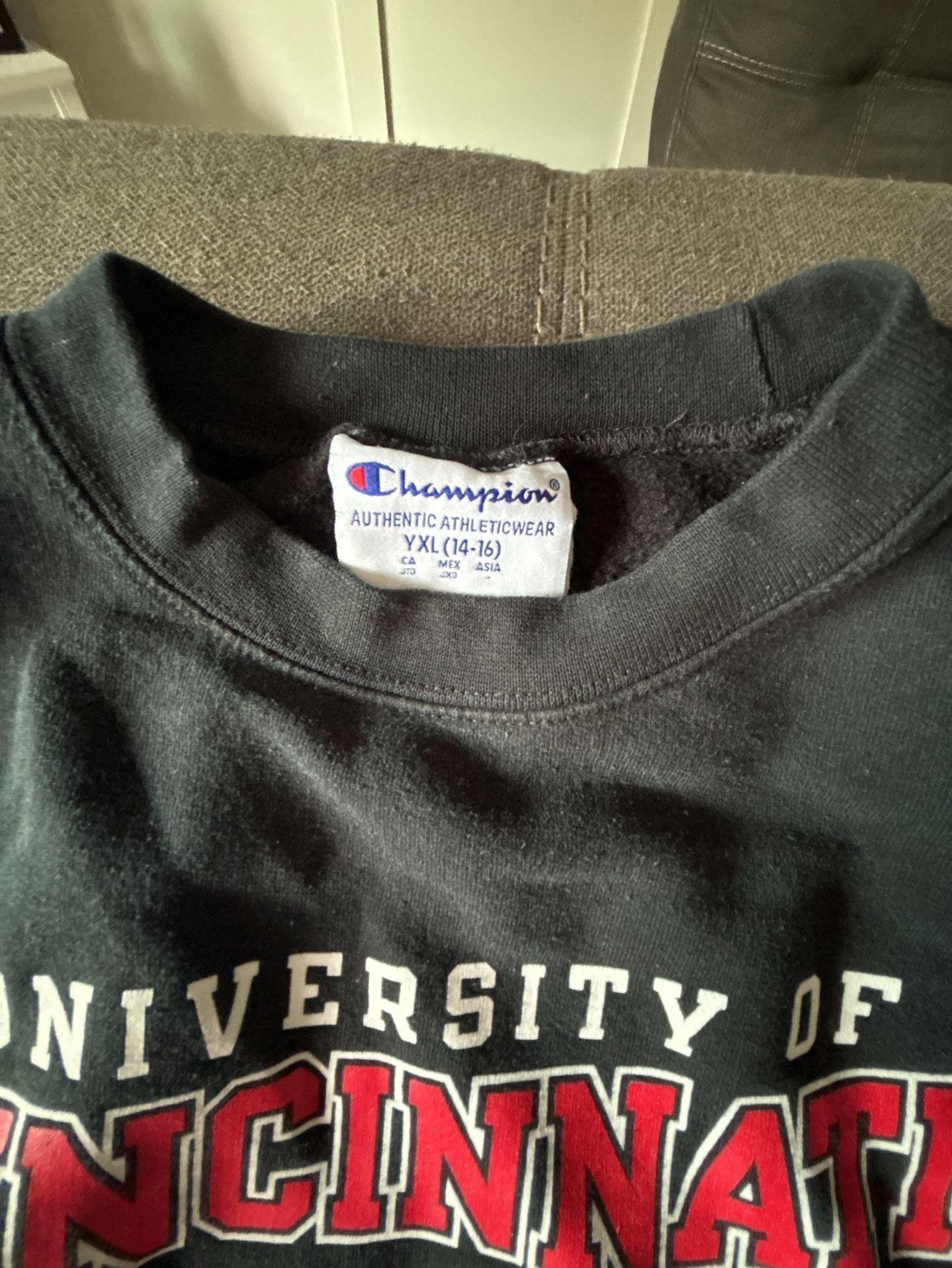 Champion University of Cincinnati Bearcats Black Crewneck Sweatshirt Youth YXL 3