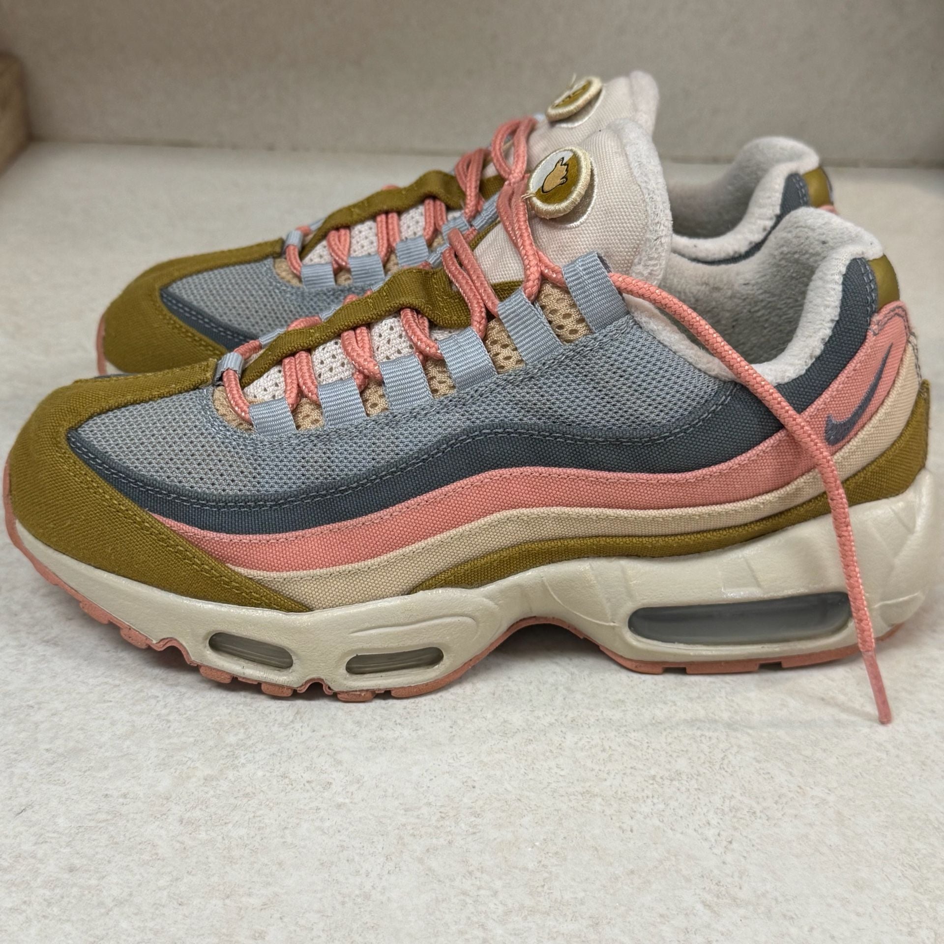 Nike Air Max 95 SE Worldwide Pack Pink Olive Grey Women’s 7.5 DQ7425-900 4