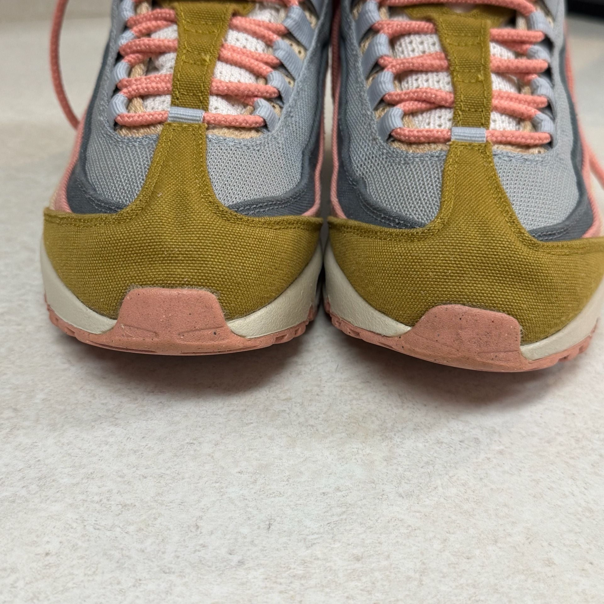 Nike Air Max 95 SE Worldwide Pack Pink Olive Grey Women’s 7.5 DQ7425-900 9