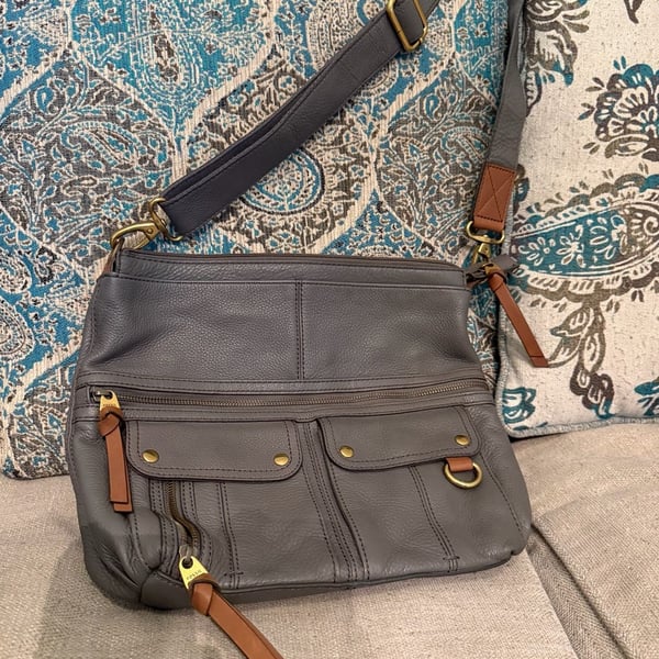 Fossil Morgan Traveler Pebbled Leather Grey Crossbody Messenger Bag