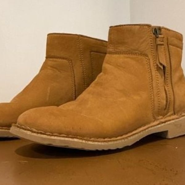 UGG Rea Chestnut Nubuck Leather Ankle Booties Size 9