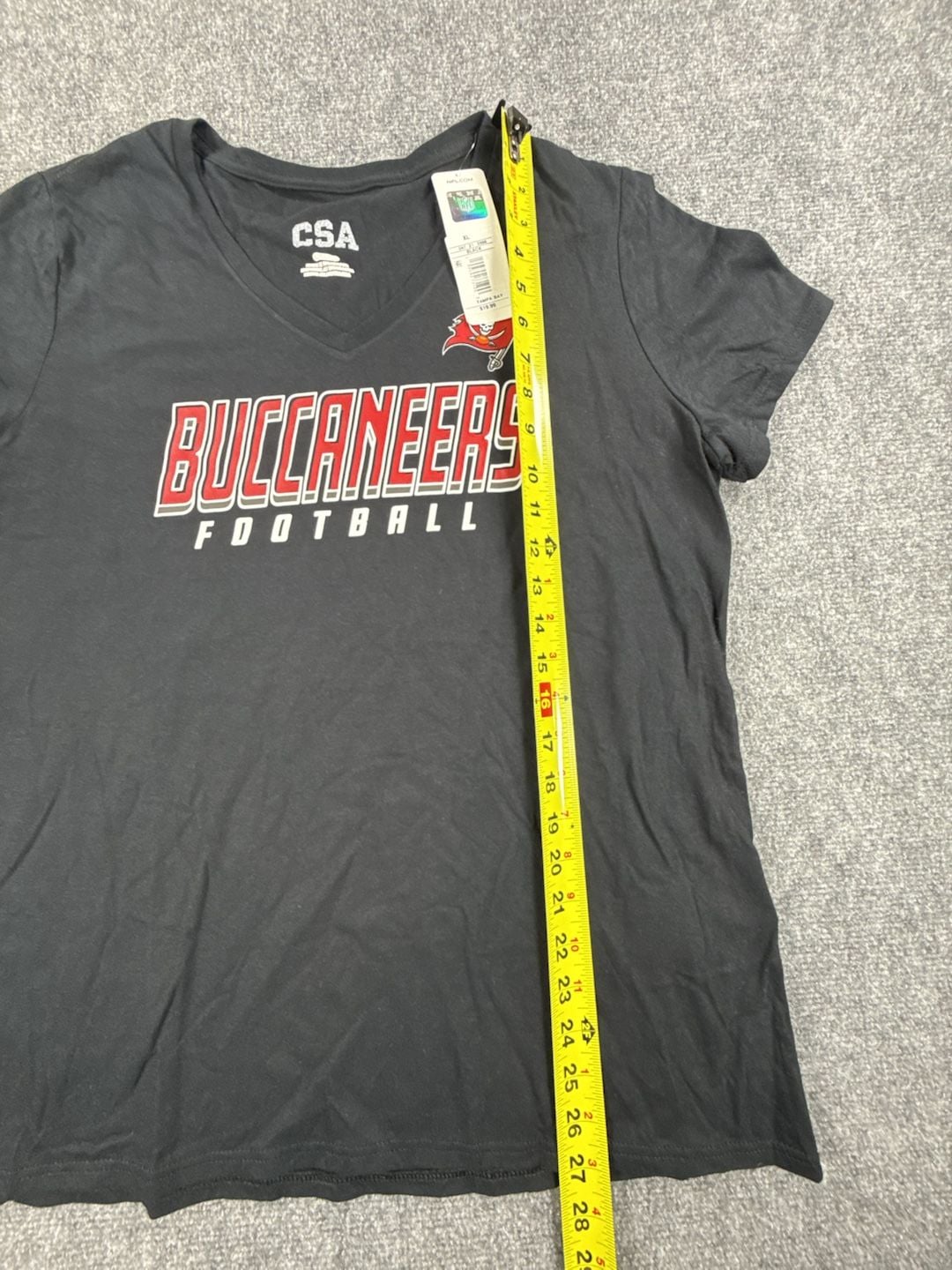 Tampa Bay Buccaneers NFL Women’s V-Neck T-Shirt Black XL- NWT 8