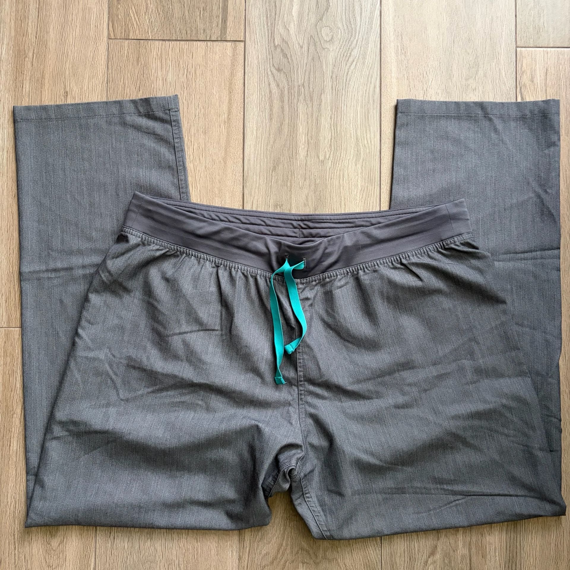 FIGS Technical Collection Women's Size XL Gray Scrub Pants Drawstring 3