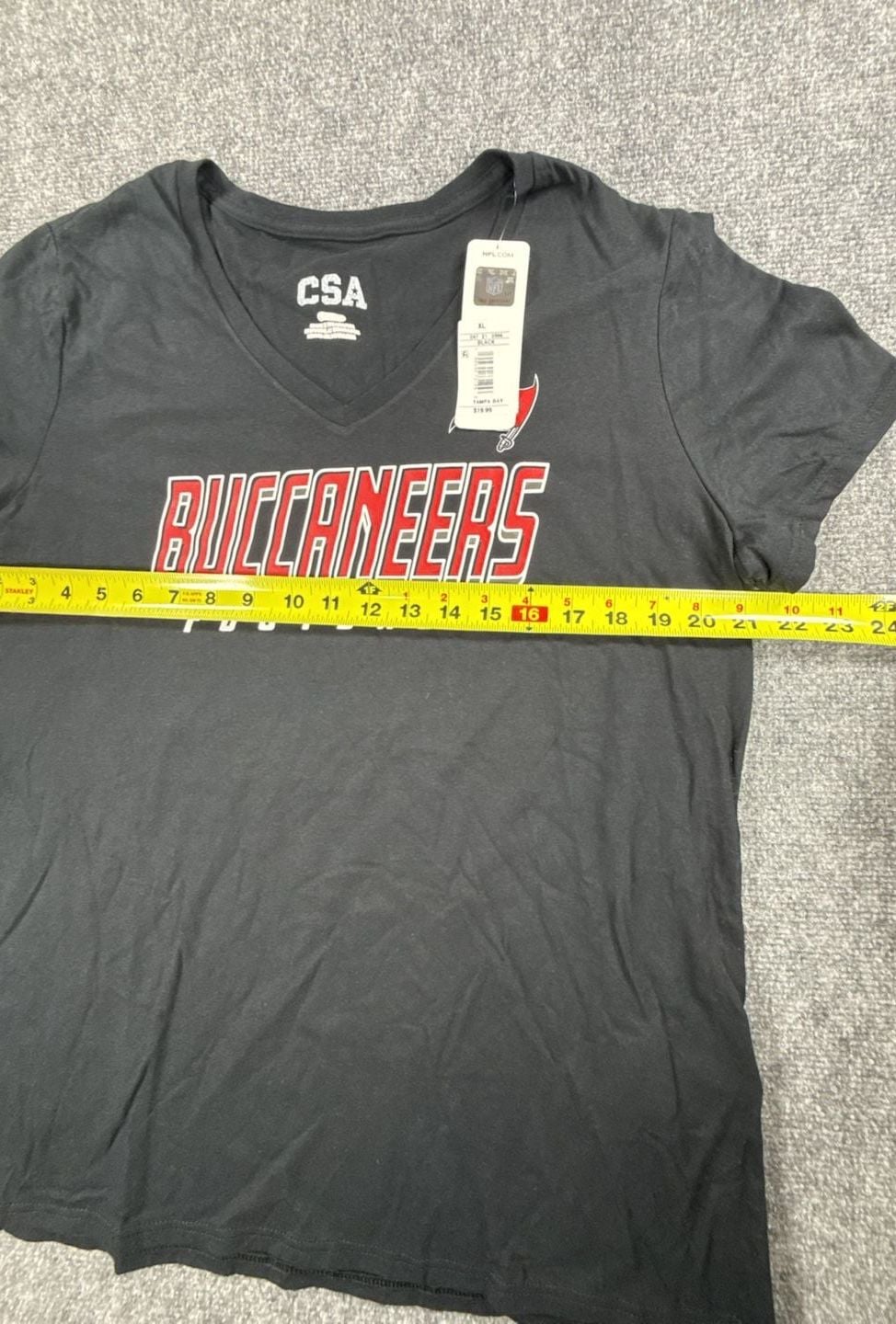 Tampa Bay Buccaneers NFL Women’s V-Neck T-Shirt Black XL- NWT 7