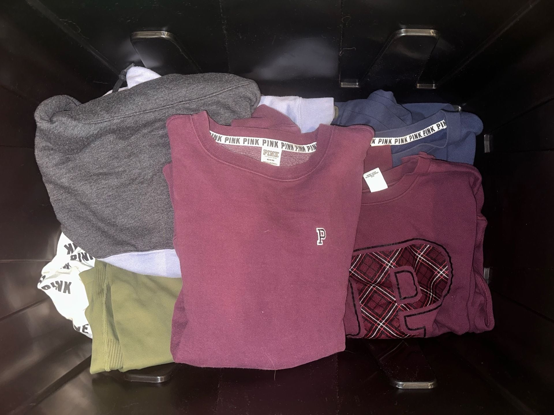 Bundle Victoria secret / pink. 15 items included. Random sizes 1