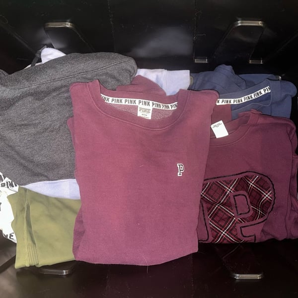Bundle Victoria secret / pink. 15 items included. Random sizes 