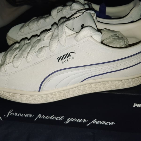 Puma Suede White Sneakers with Purple Accents and Extra Laces