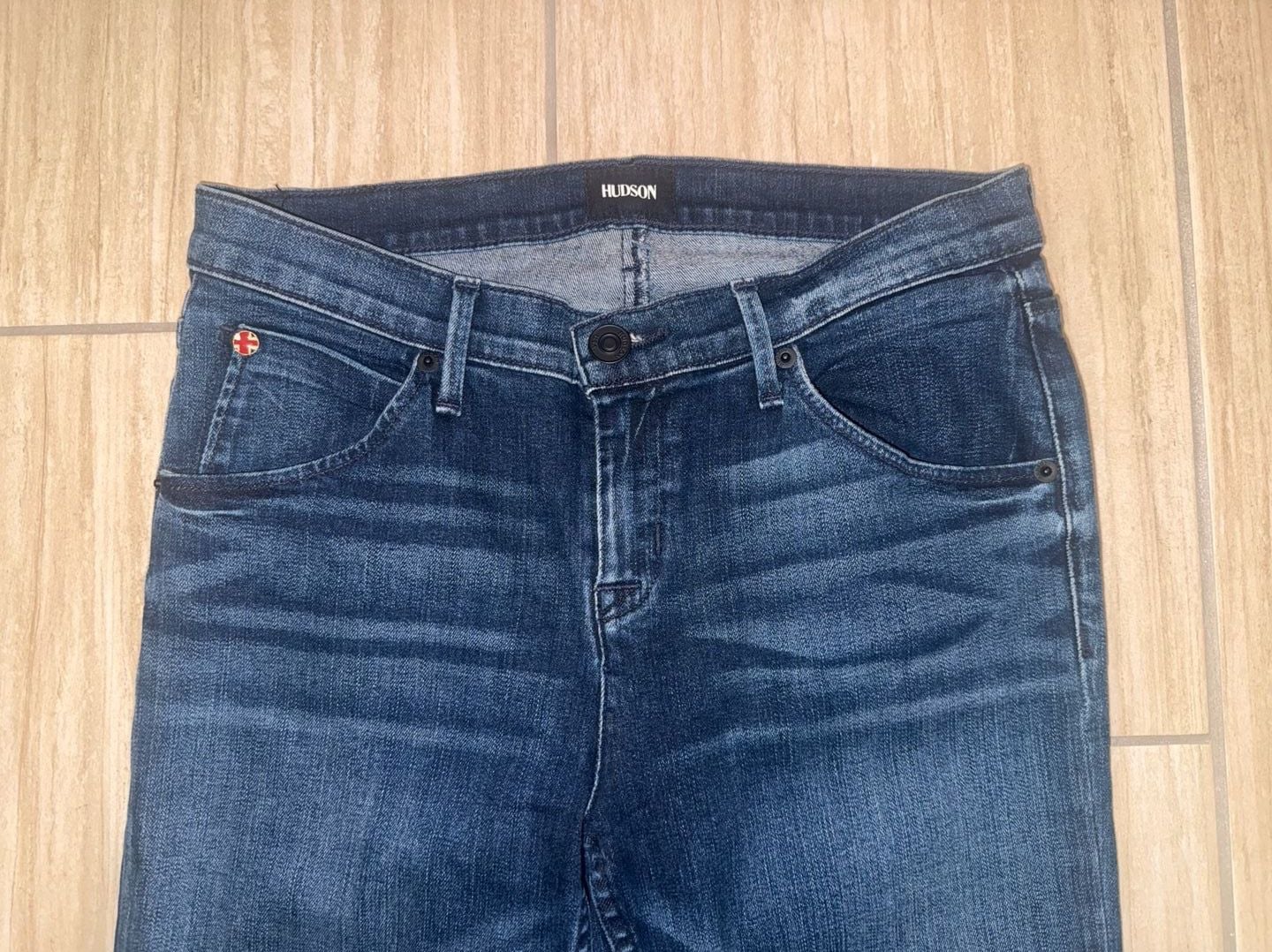 Hudson bailee mid rise crop baby foot jeans Size 29 4