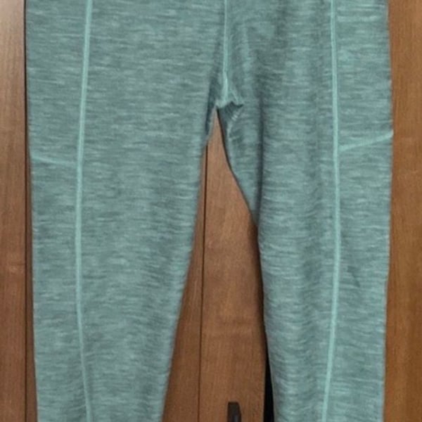 Victoria's Secret Seafoam High-Rise Studio 7/8 Legging Soft Pockets Size 2