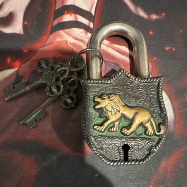 Vintage Style Brass Lion Design Functional Padlock with Two Keys