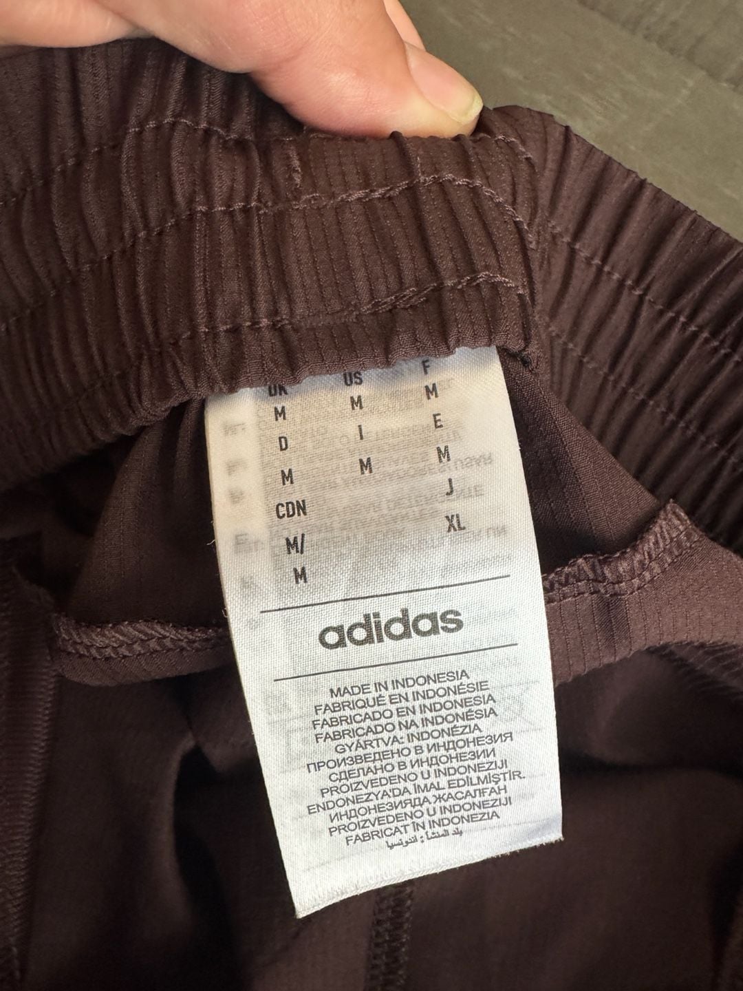 Adidas Brown Cargo Shorts with Drawstring and Iridescent Logo Size M 4