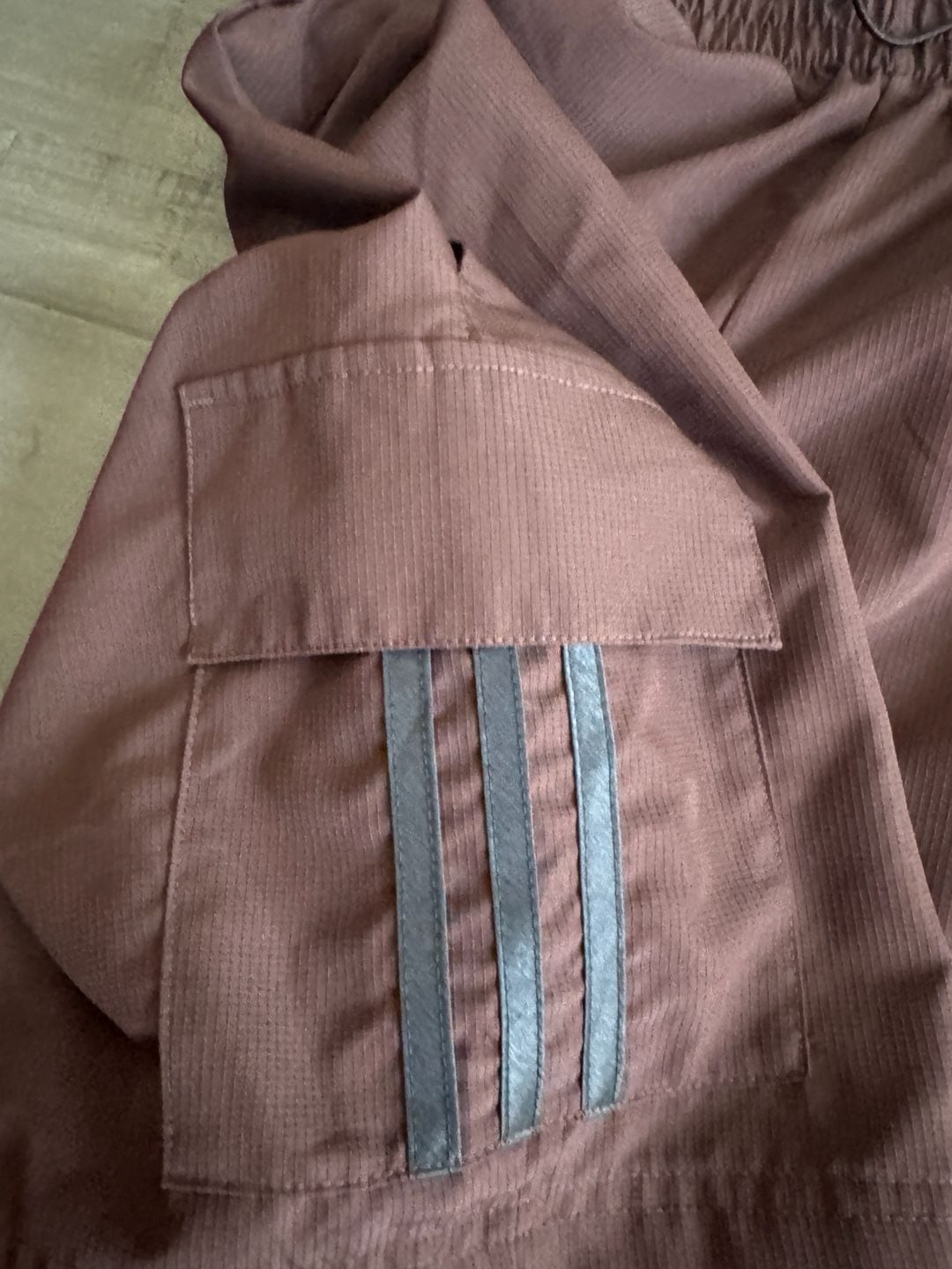 Adidas Brown Cargo Shorts with Drawstring and Iridescent Logo Size M 7