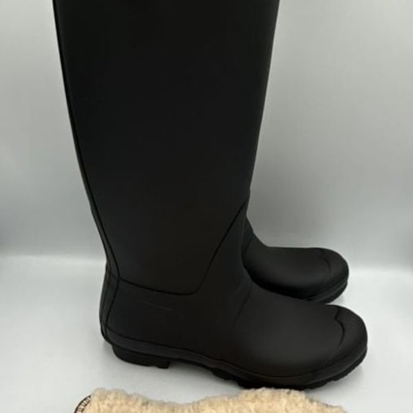 Hunter Original Tall Black Rain Boots Shearling Insoles
Size US 9 UK 7
#BB 002