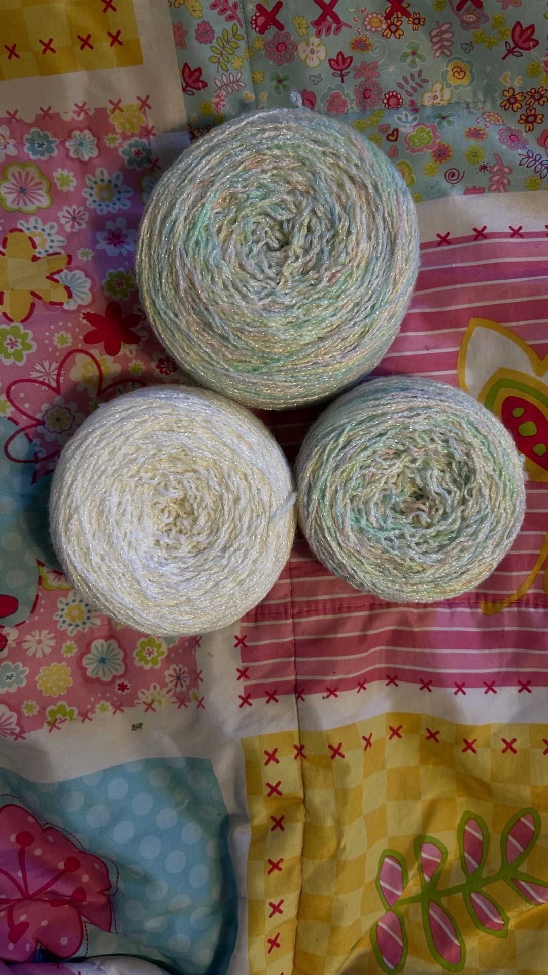 Pastel yarn with white 1