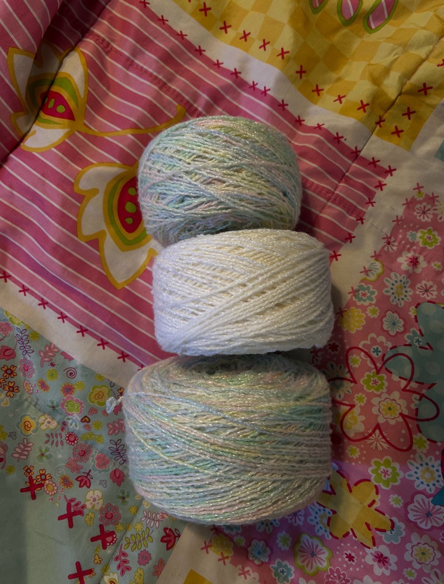 Pastel yarn with white 2