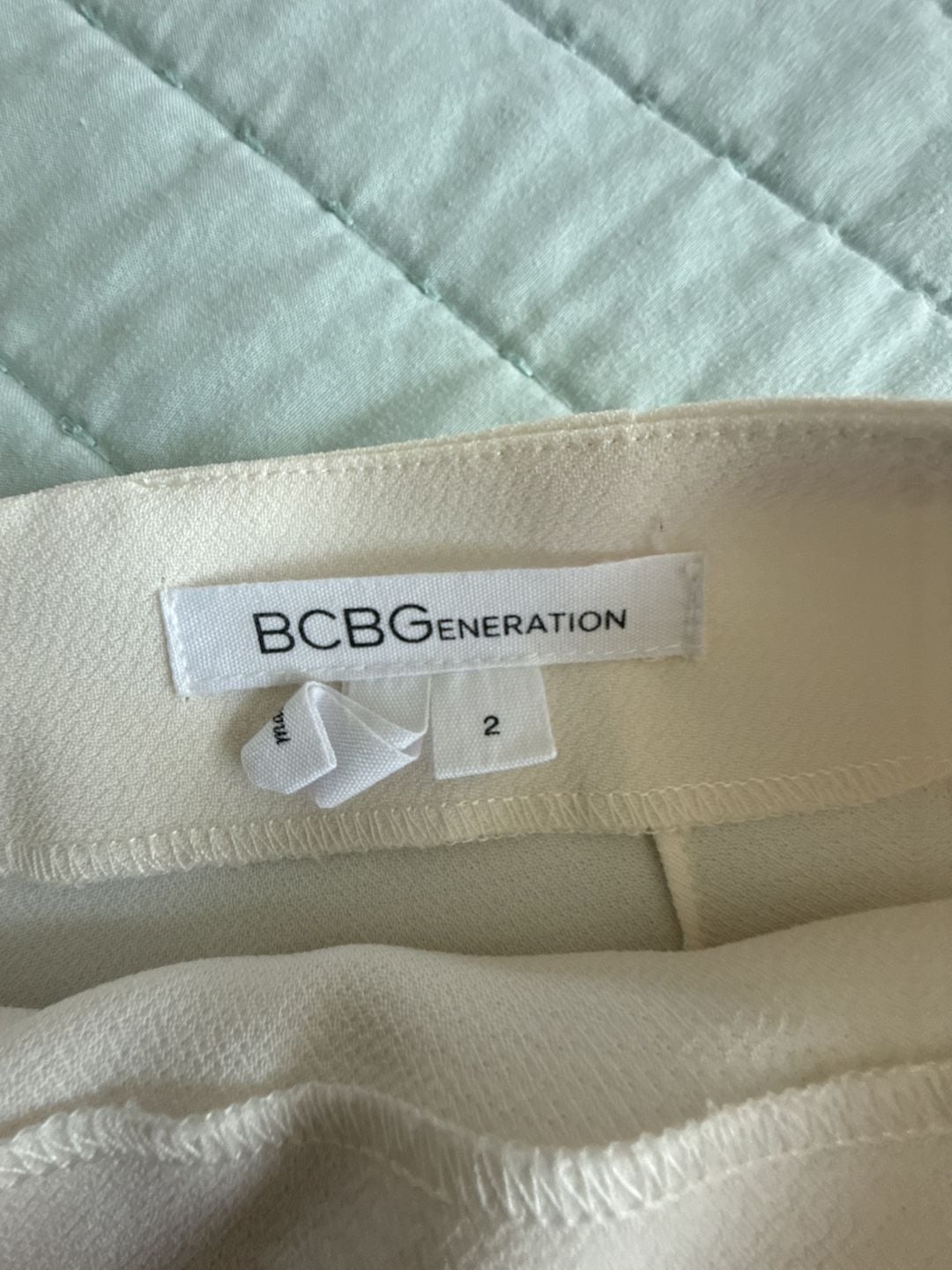 BCBG Cream Off-White Asymmetric Cutout Overlay Skort Size 2
4
