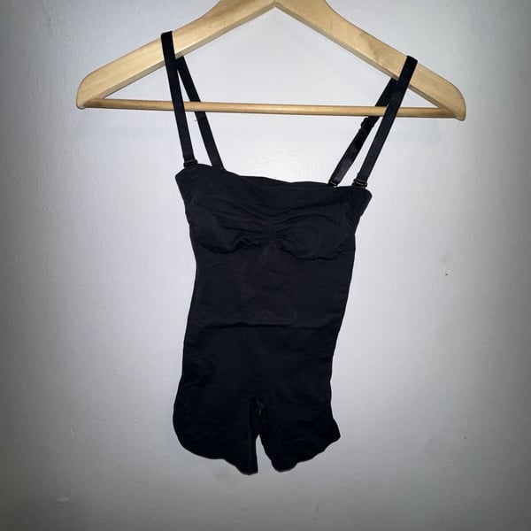 Skims Women's Seamless  Body Shapers (Bundle of 3) Size M but fits like a Sm.