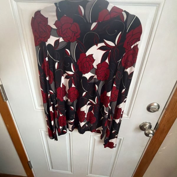 Marsh Landing Womens Top M Mock Neck Stretch Floral Red Black Long Sleeve