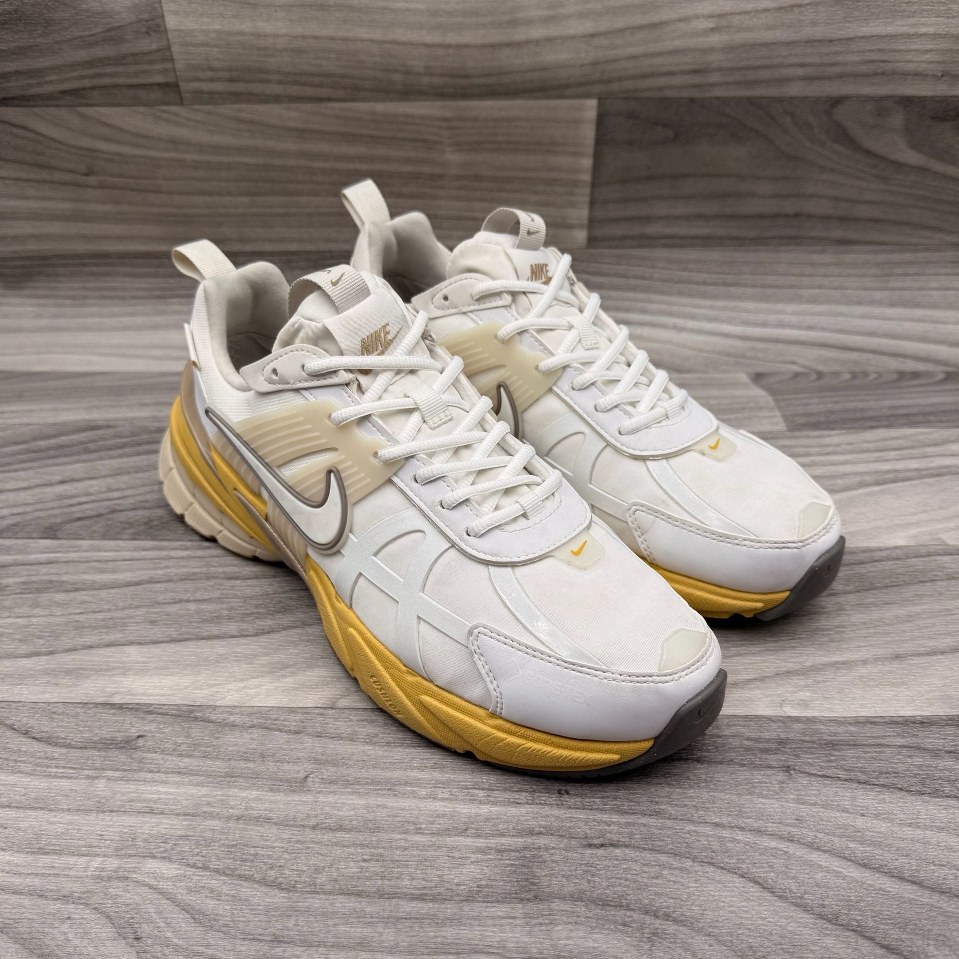 Nike Women's V2K Run GORE-TEX White Light Bone Sneakers FZ2622-100 Size 9.5 4