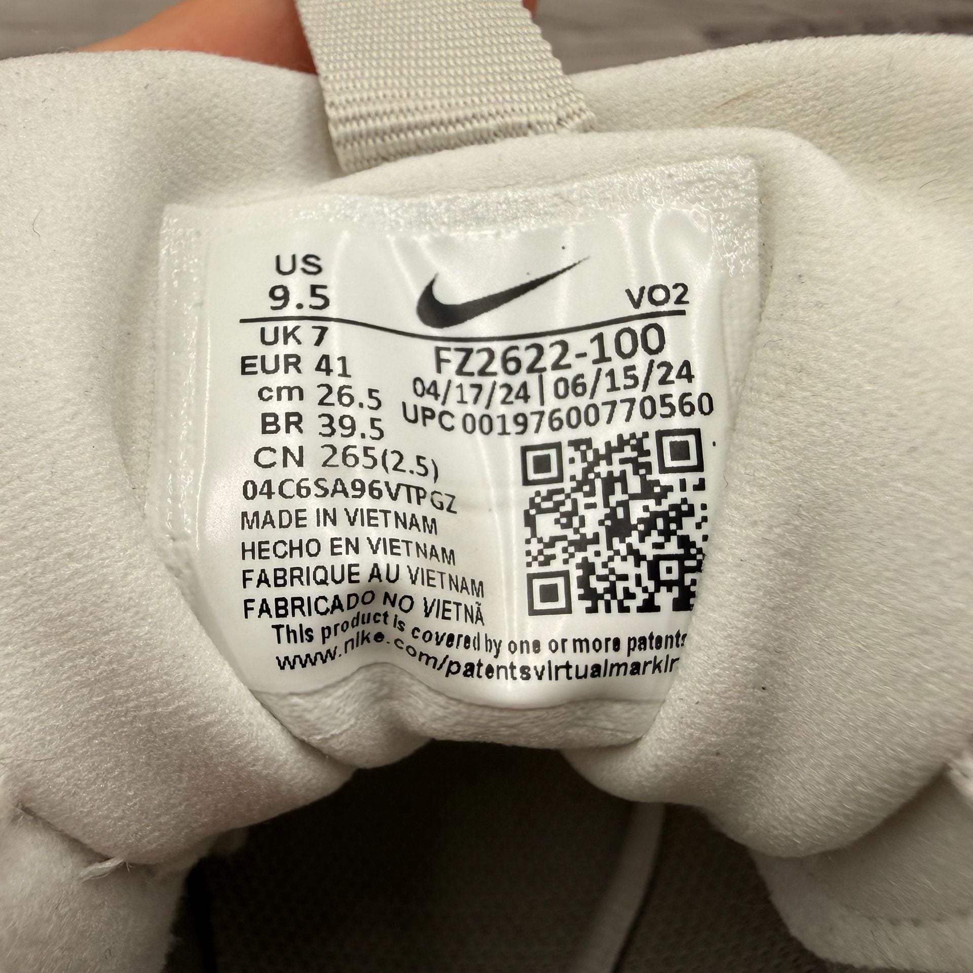 Nike Women's V2K Run GORE-TEX White Light Bone Sneakers FZ2622-100 Size 9.5 5