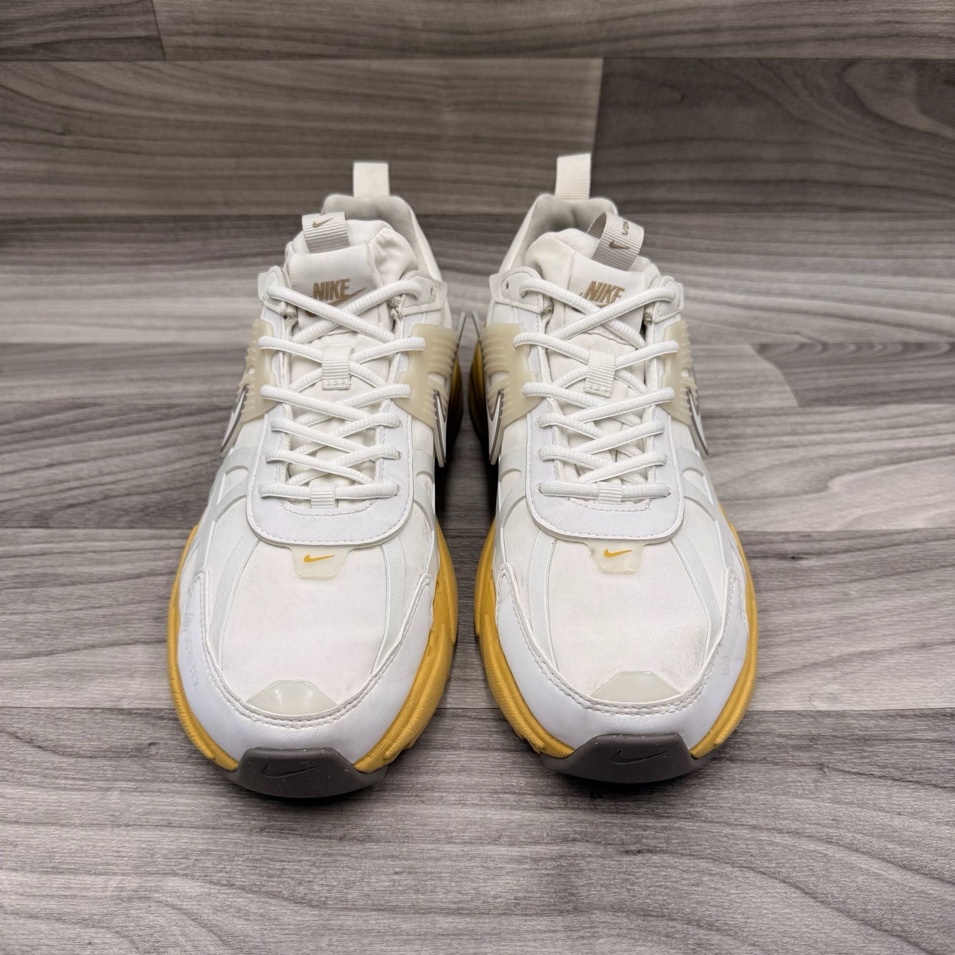 Nike Women's V2K Run GORE-TEX White Light Bone Sneakers FZ2622-100 Size 9.5 7