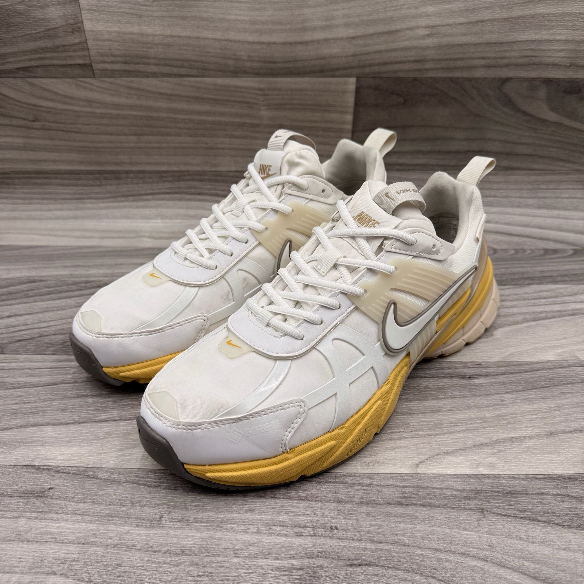 Nike Women's V2K Run GORE-TEX White Light Bone Sneakers FZ2622-100 Size 9.5 8