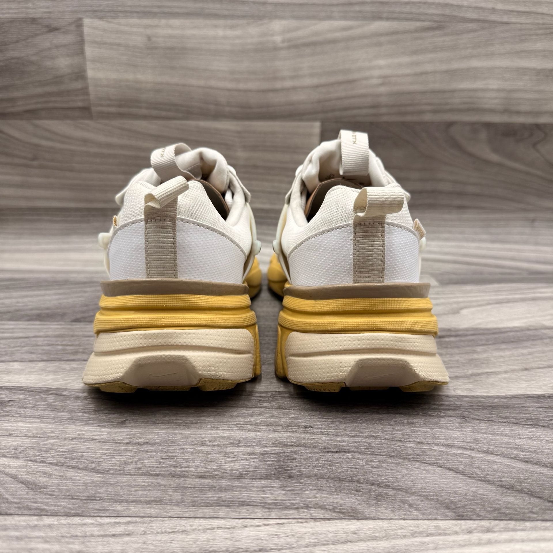 Nike Women's V2K Run GORE-TEX White Light Bone Sneakers FZ2622-100 Size 9.5 10