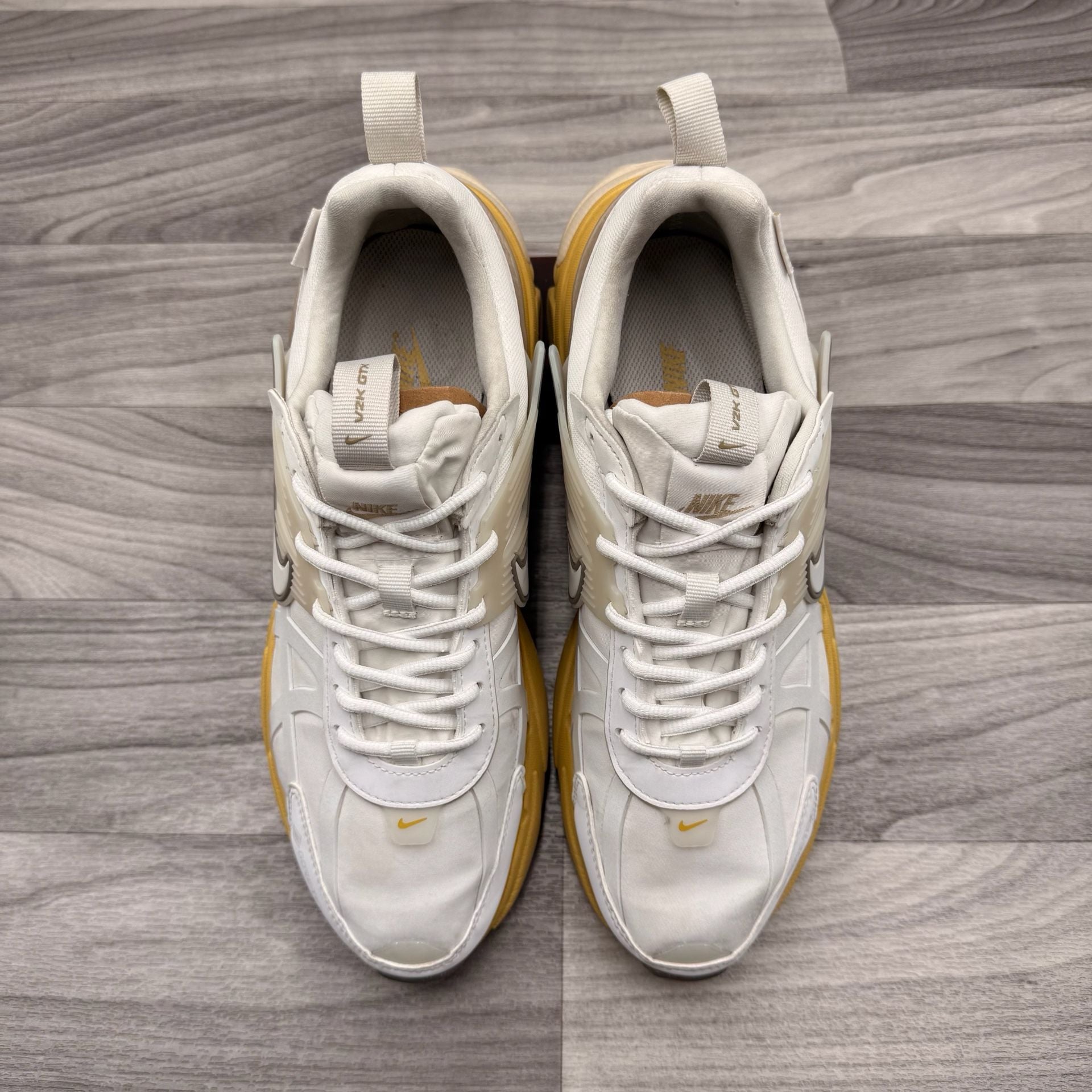Nike Women's V2K Run GORE-TEX White Light Bone Sneakers FZ2622-100 Size 9.5 14