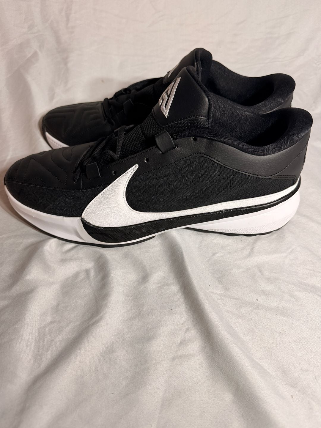 Nike Zoom Freak 5 TB Black White Basketball Shoes DZ2946-001 3