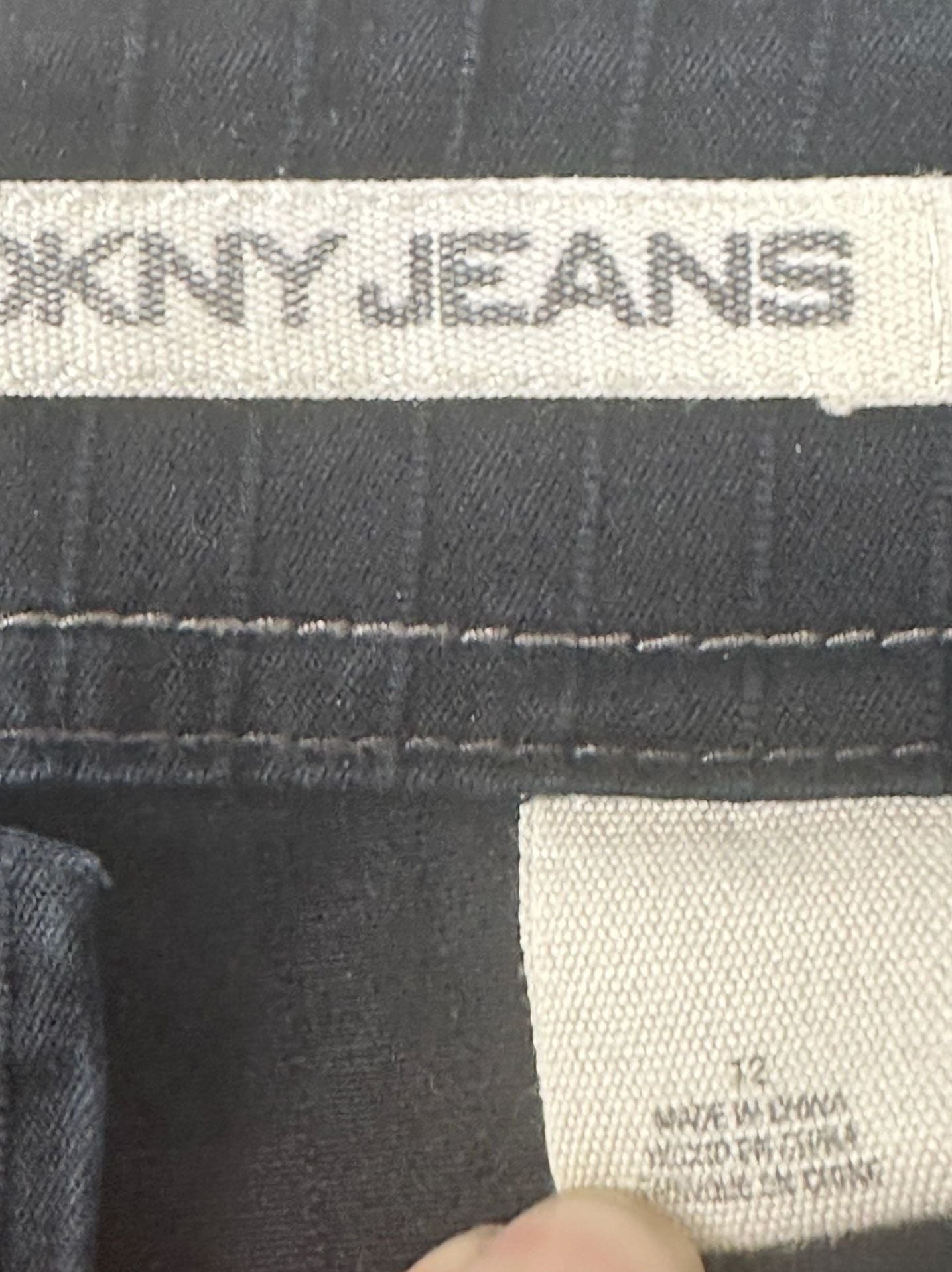 DKNY Jeans Womens 12 Navy Blue Pinstripe Bermuda Shorts Grommet Utility Cuffed 4