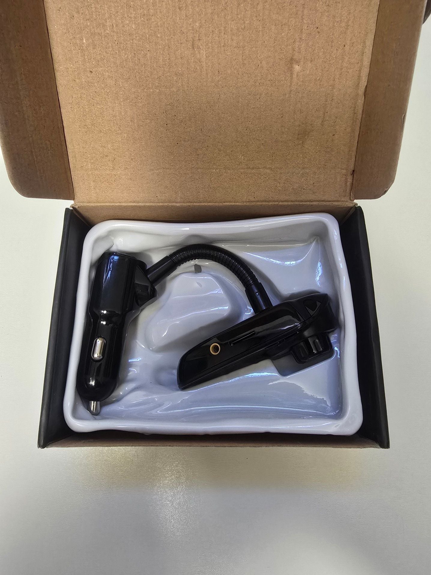Nulaxy KM18 Wireless In-Car Bluetooth FM Transmitter 2