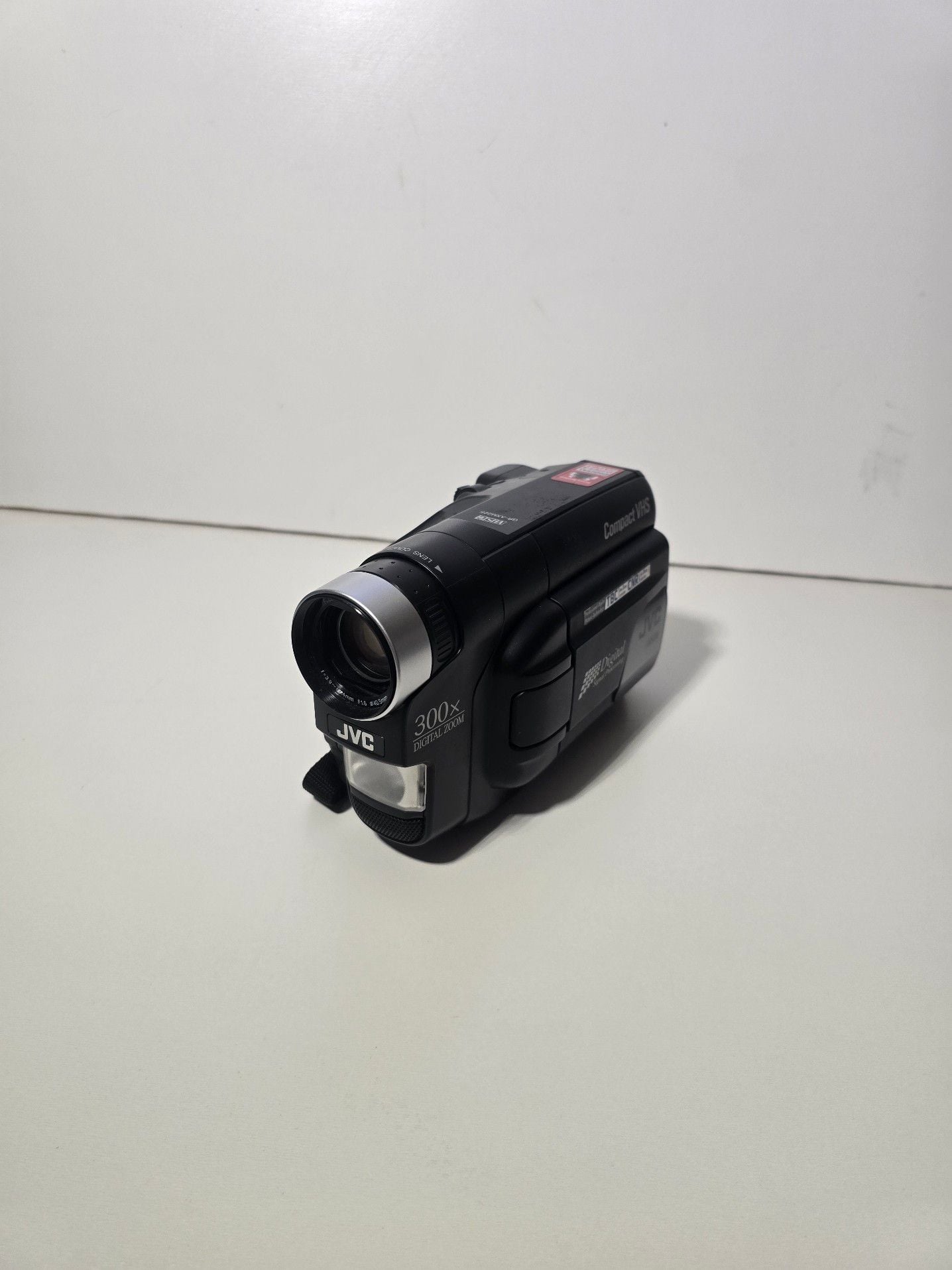 JVC GR-AXM225U Compact VHS Camcorder Video Camera Recorder 1
