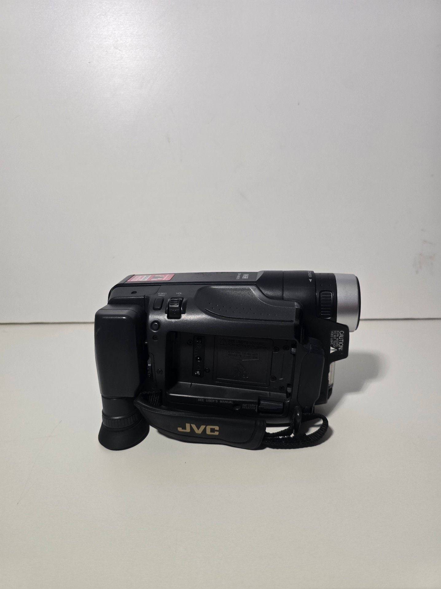 JVC GR-AXM225U Compact VHS Camcorder Video Camera Recorder 4