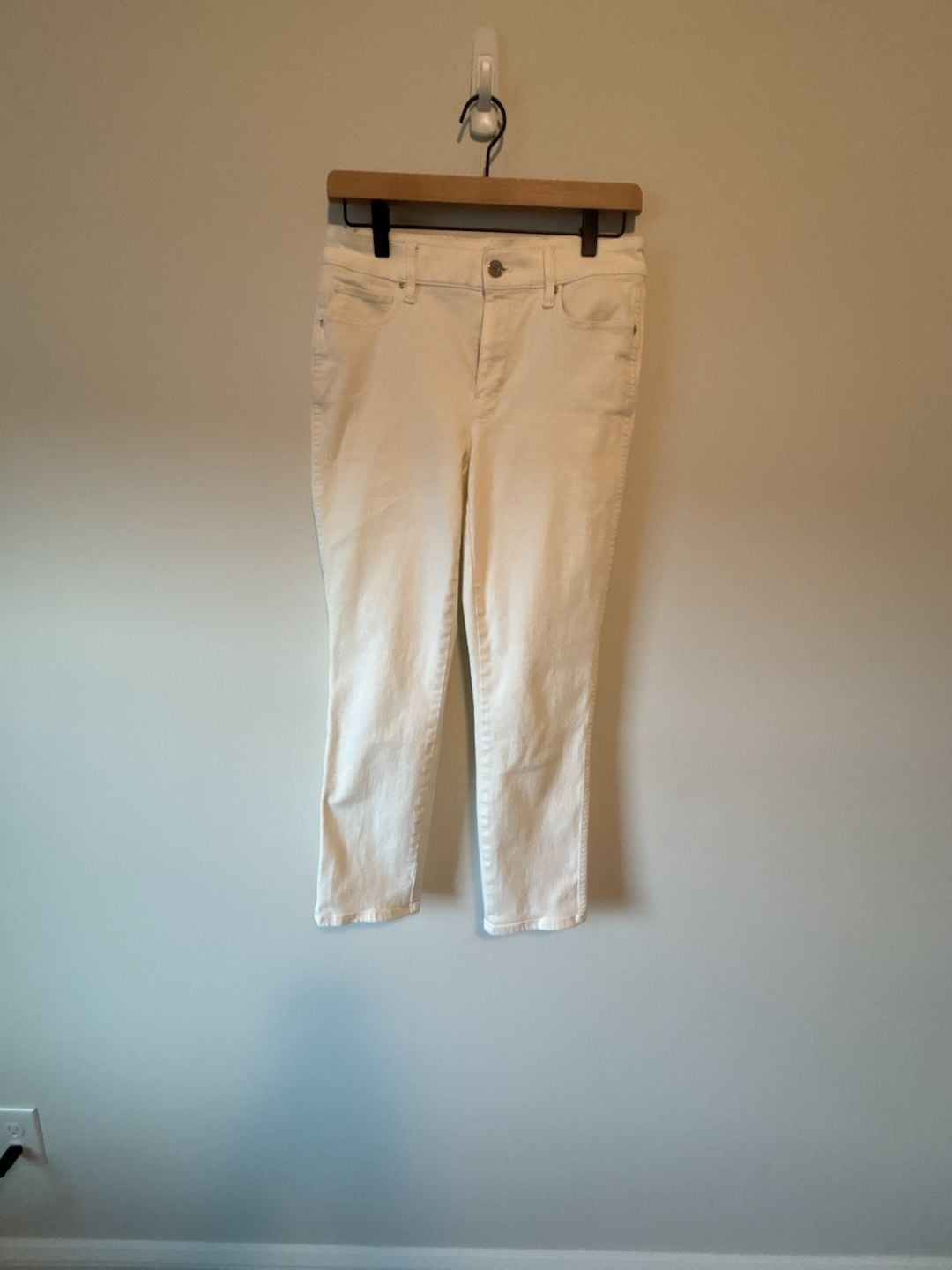 White House Black Market The Straight High-Rise White Jeans Size 4 6