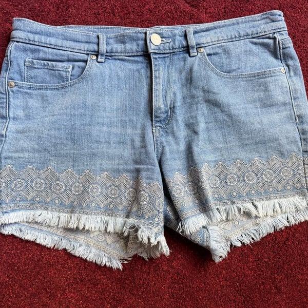 LOFT Made and Loved Embroidered Raw Hem Denim Shorts Size 8