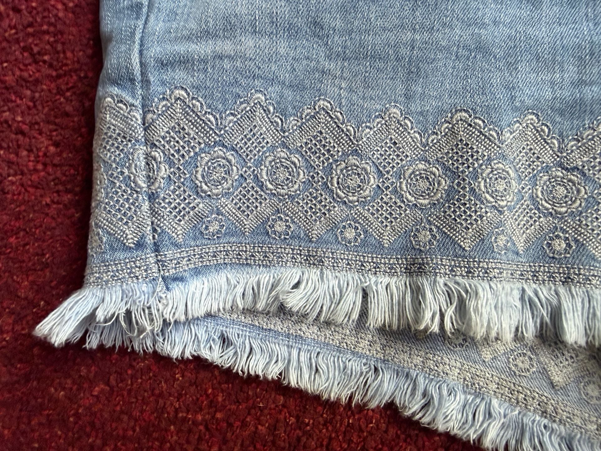 LOFT Made and Loved Embroidered Raw Hem Denim Shorts Size 8 4