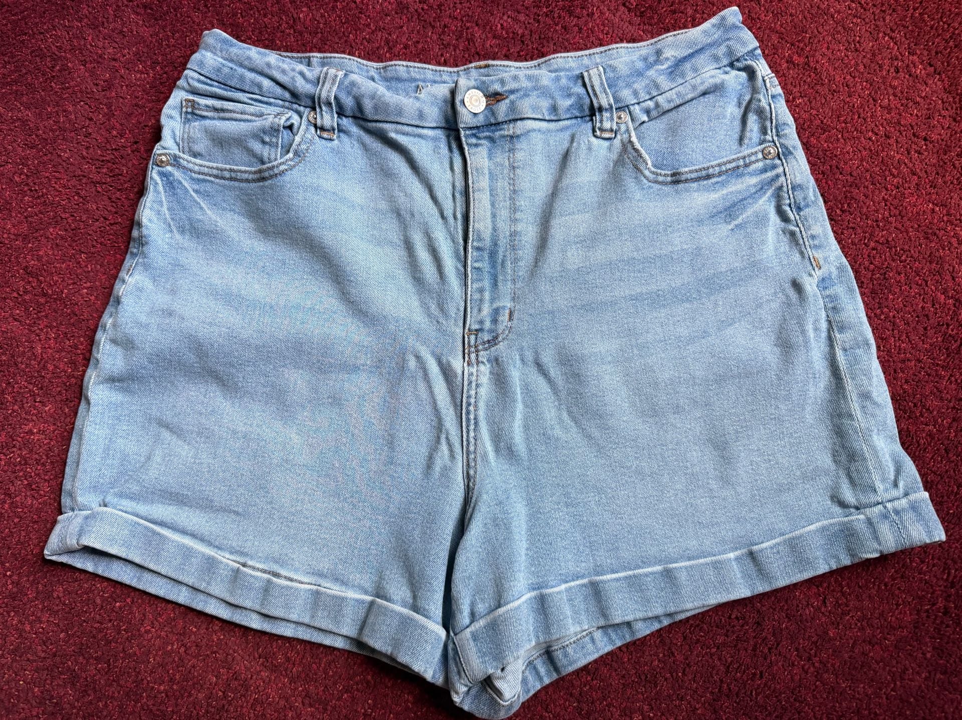 American Eagle Curvy Mom Short Light Wash Cuffed Denim Shorts Size 16 2