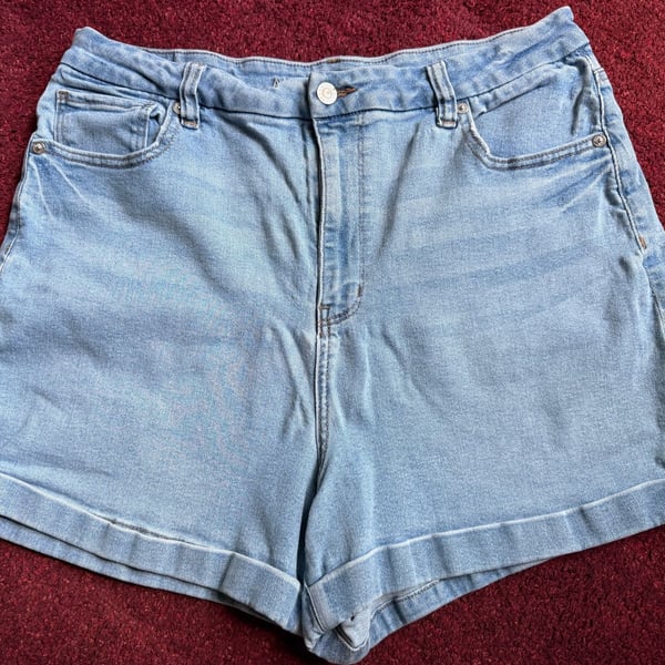 American Eagle Curvy Mom Short Light Wash Cuffed Denim Shorts Size 16