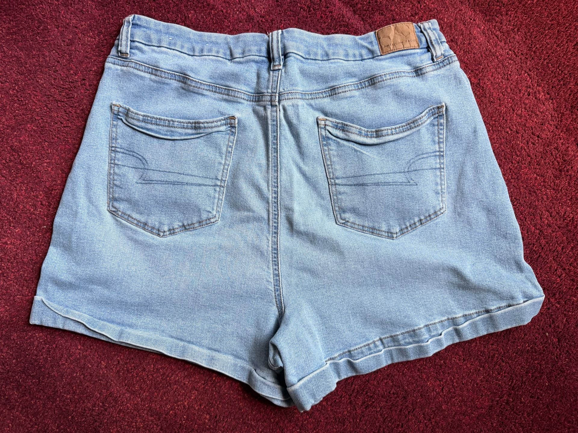 American Eagle Curvy Mom Short Light Wash Cuffed Denim Shorts Size 16 3