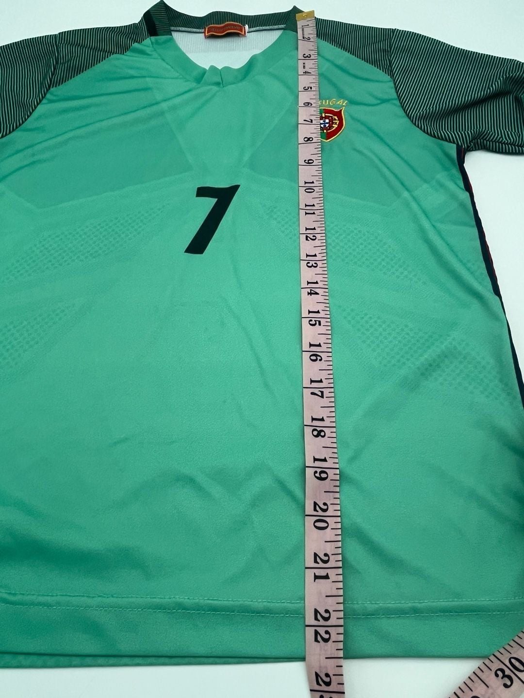 Portugal National Team Ronaldo #7 Soccer Jersey boys size L Flaw on back 8
