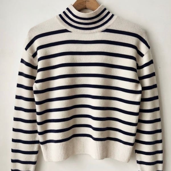100% Cashmere Striped Mock Turtleneck Sweater by Halston SM
In very good condition with no issues found.
Fits like a medium but please pay attention to measurements:
Shoulder to shoulder: 20” (seams drop below shoulders)
Chest Across: 18”
Length from s