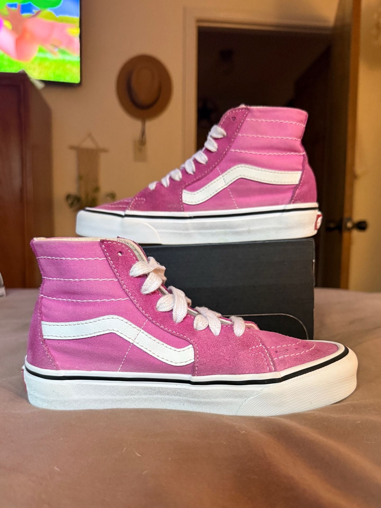 Vans Sk8-Hi High-Top Sneakers Pink and White Suede Canvas Skate Shoe 9