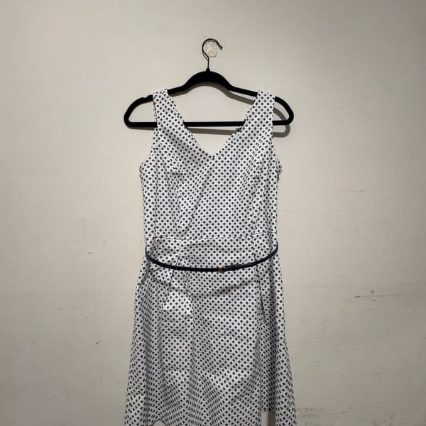 Tommy Hilfiger Women's Geometric Patterned V-Neck Belted Dress Size 4