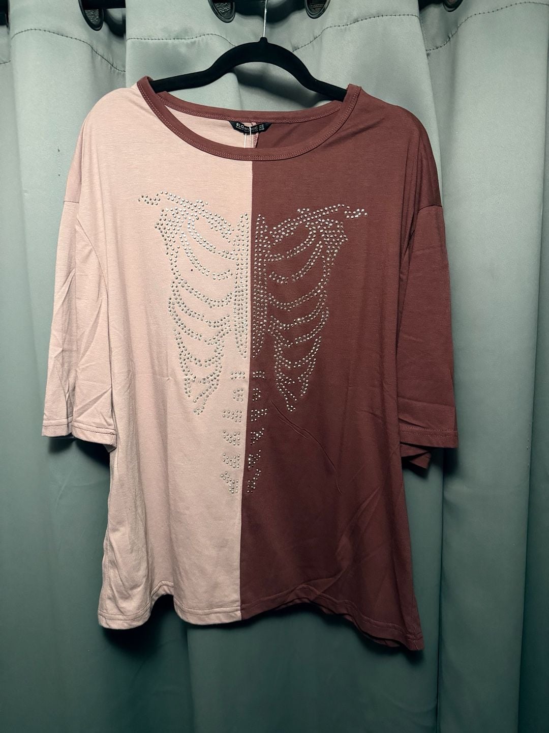 BloomChic M - 1X 10 -14 oversized Rhinestone Skeleton Halloween T shirt 5