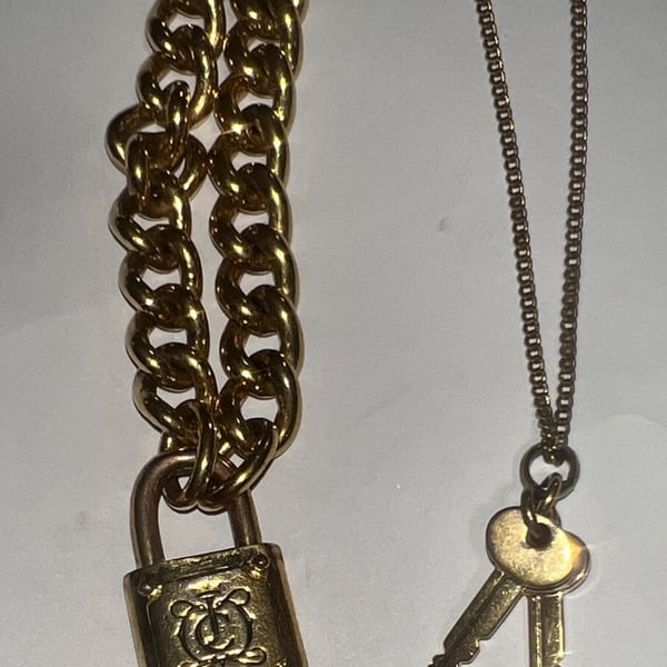 Juicy Couture Gold Tone Padlock Toggle Bracelet And Key Necklace Set