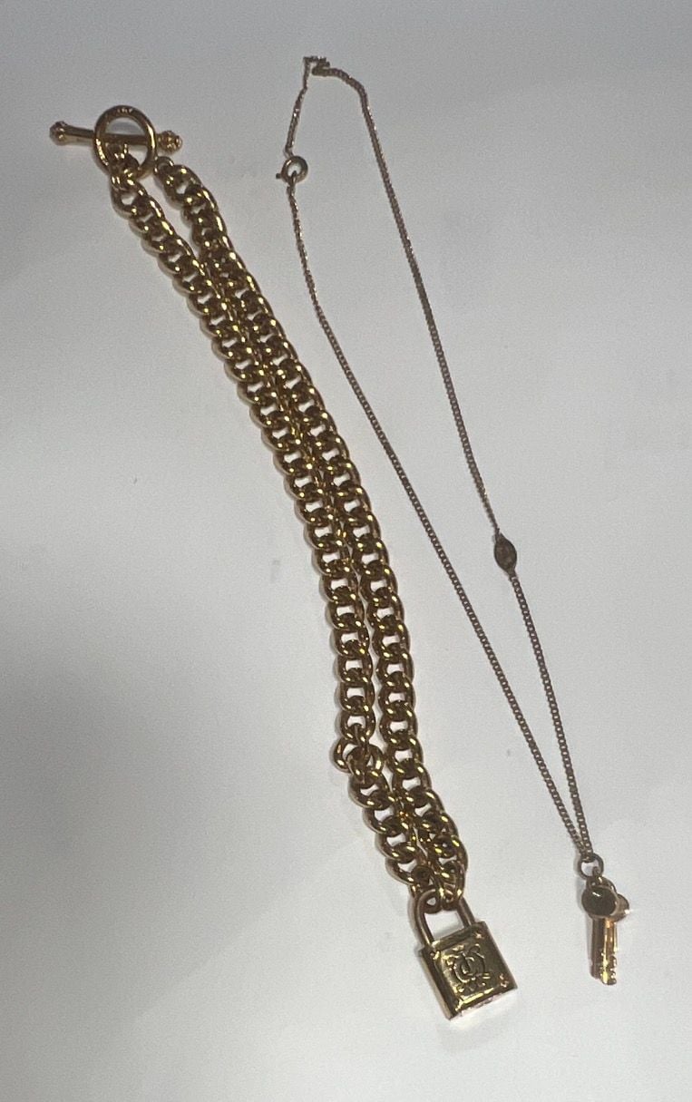 Juicy Couture Gold Tone Padlock Toggle Bracelet And Key Necklace Set 3