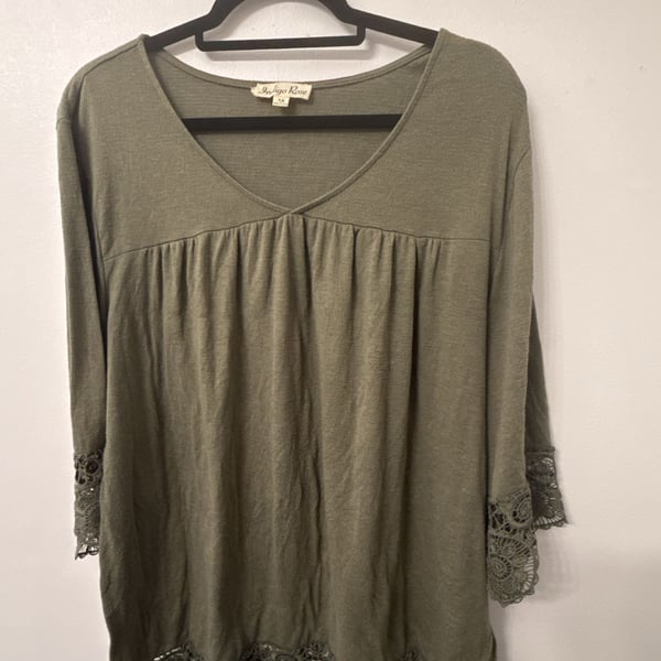Indigo Rose Olive Green V-Neck 3/4 Sleeve Top with Lace Trim Size 1X
