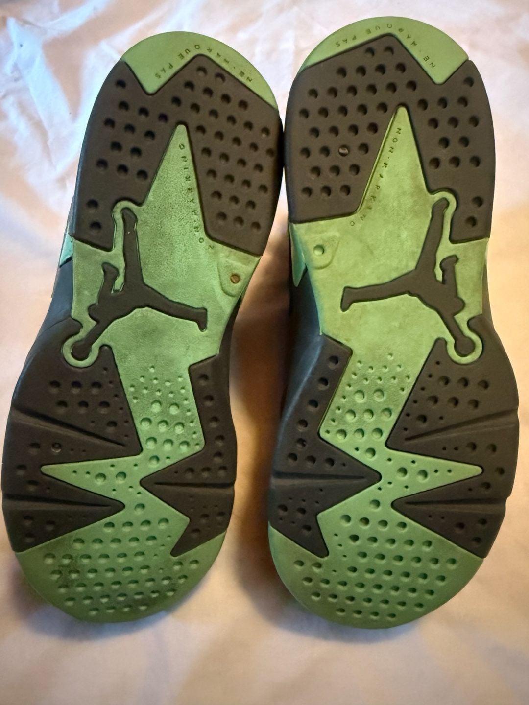 Air Jordan 6 Retro Green Glow GS Youth Size 3Y Cement Grey 543390-005
6