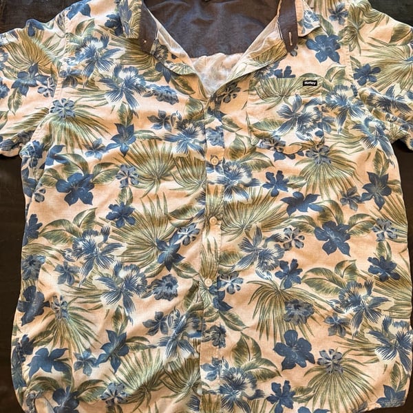 Hurley Men's Floral Palm Print Short Sleeve Button Up Shirt Size L