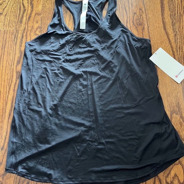 Lululemon Essential Tank *Pleated Size 10 Black